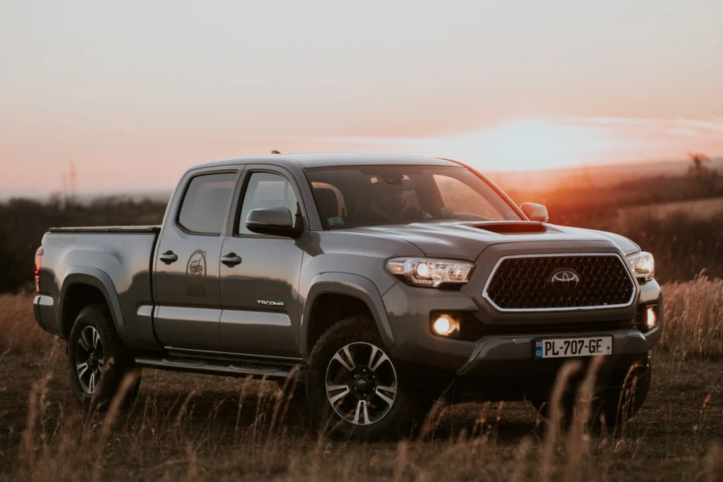 Toyota Tacoma z namiotem dachowym